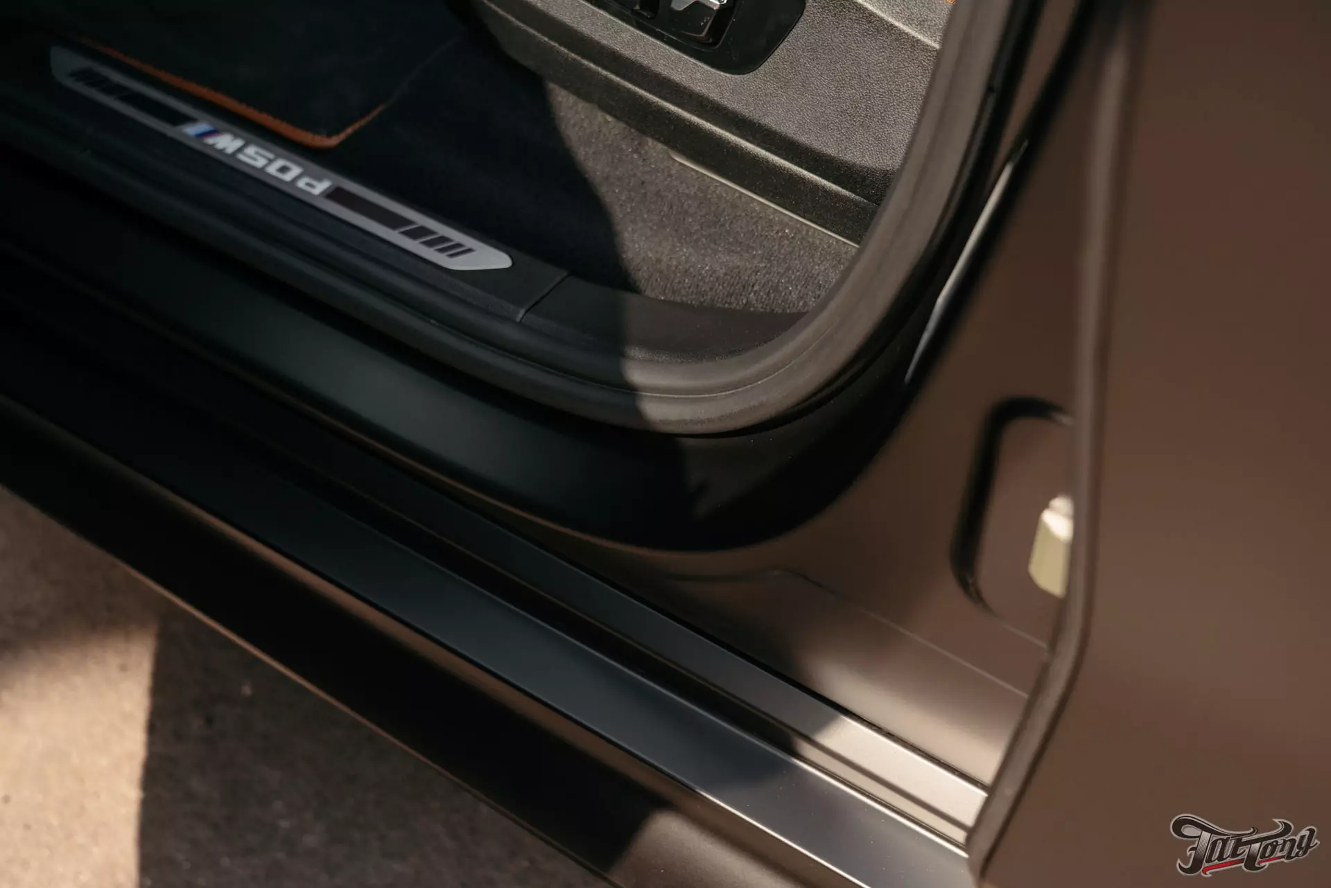 Оклейка BMW X5 в черный матовый винил и полиуретан. Новые элементы экстерьера. Детейлинг